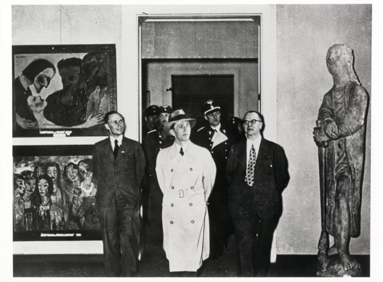 EN_Presse_Foto_EntarteteKunst-Goebbels_klein-1024x754